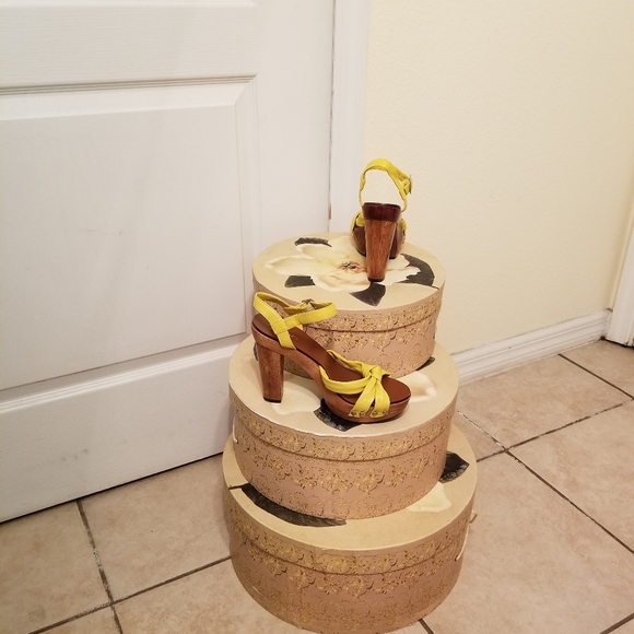 Aldo Wooden Block Heels - Picture 2 of 9